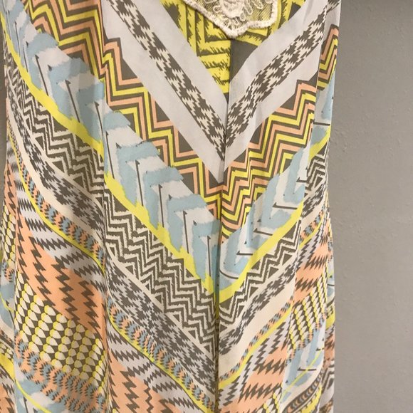 Geometric halter style maxi dress - Picture 5 of 9